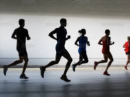 格局！40岁C罗机敏跑位头球破门，打进生涯925球！